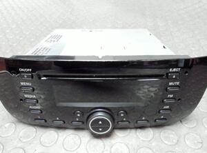 RADIO ( CD PLAYER )  (Armaturenbrett / Mittelkonsole) Fiat Punto Benzin (199) 1242 ccm 50 KW 2010&gt;2011