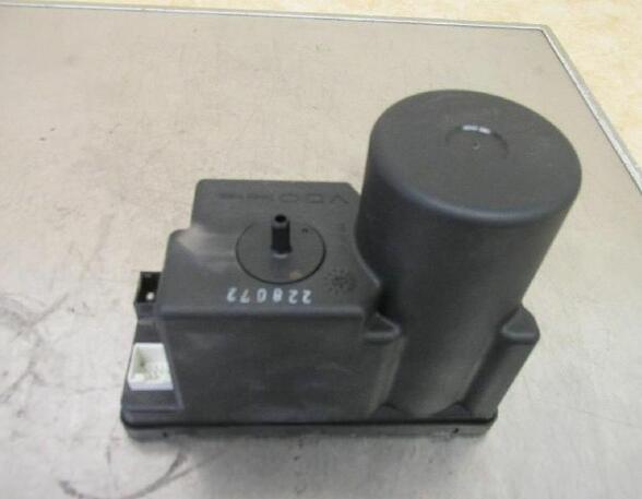 Central Locking Pump AUDI 80 Avant (8C5, B4)