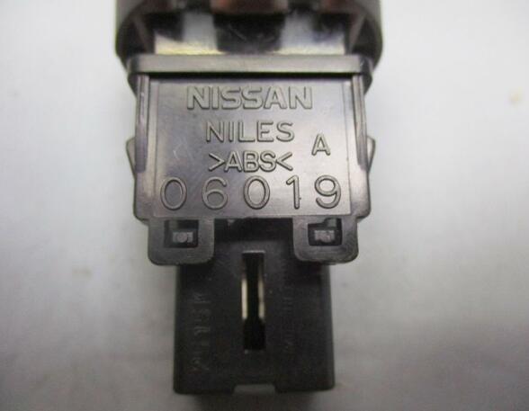 Hazard Warning Light Switch NISSAN Juke (F15)
