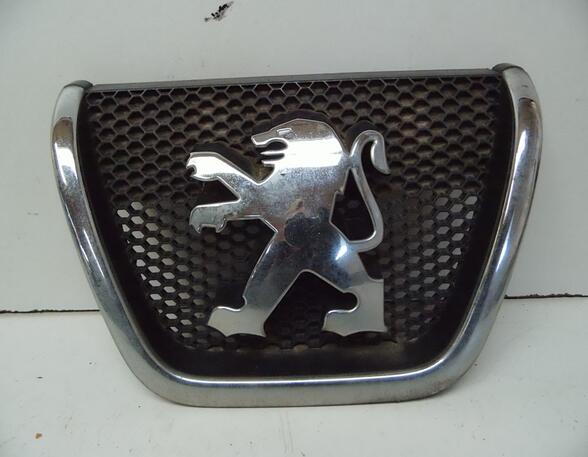 Emblem Motorhaube 1490016077 (2,2 Diesel(2179ccm) 94kW DW12TED4/4HW DW12TED4
Getriebe 6-Gang ML6CL)