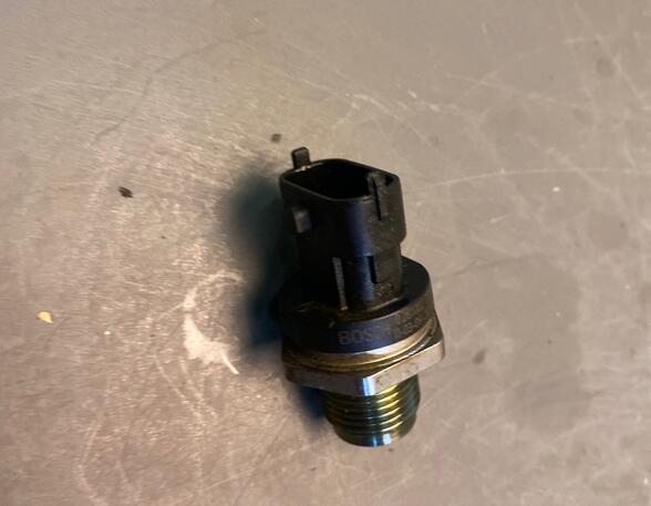 242401 Sensor für Kraftstoffdruck OPEL Astra H 0281002706