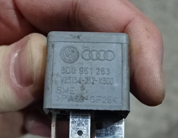 Relief Relay VW Passat Variant (3B6) 8D0951253 Nr 370