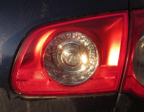 Rückfahrleuchte Rückleuchte rechts innen LED Kratzer siehe Foto VW PASSAT VARIANT (3C5) 2.0 TDI 125 KW