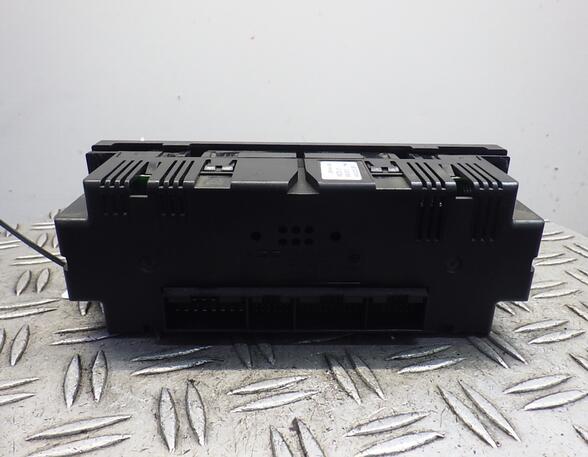 Air Conditioning Control Unit VW Passat Variant (3B6)