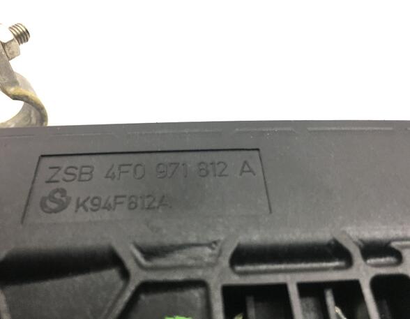 337957 Batterieaufnahme AUDI A6 Avant (4F, C6) 4F0915519