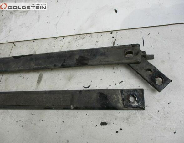 Halter Verstärker Träger Sockelverstrebung Unterboden PEUGEOT 308 CC 1.6 16V 110 KW