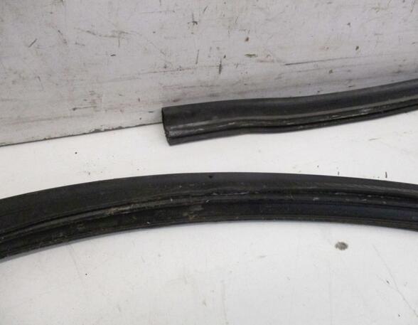 Boot / Trunk Lid Seal BMW 7er (E32)