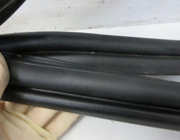 Boot / Trunk Lid Seal FORD Focus III Stufenheck (--)