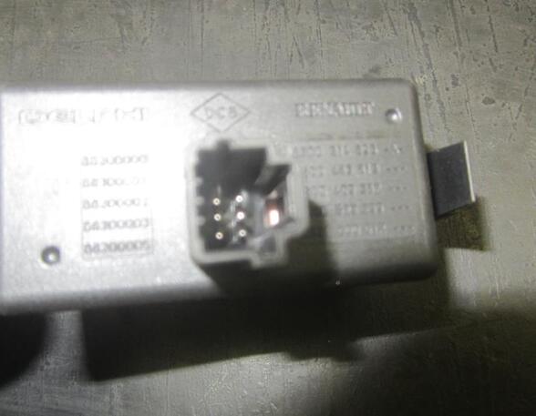 Hazard Warning Light Switch RENAULT Twingo II (CN0)