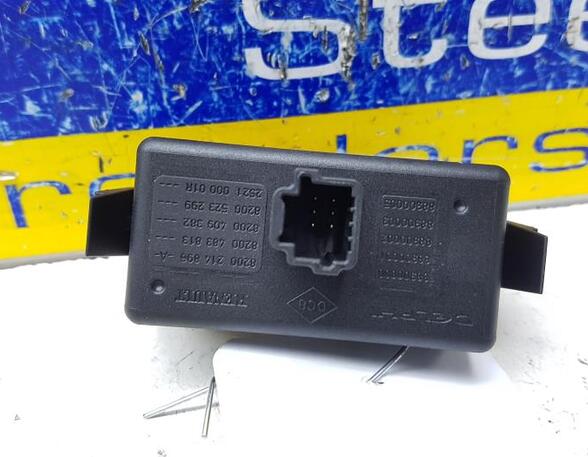 P8937765 Schalter für Warnblinker RENAULT Twingo II (CN0) 8200214896