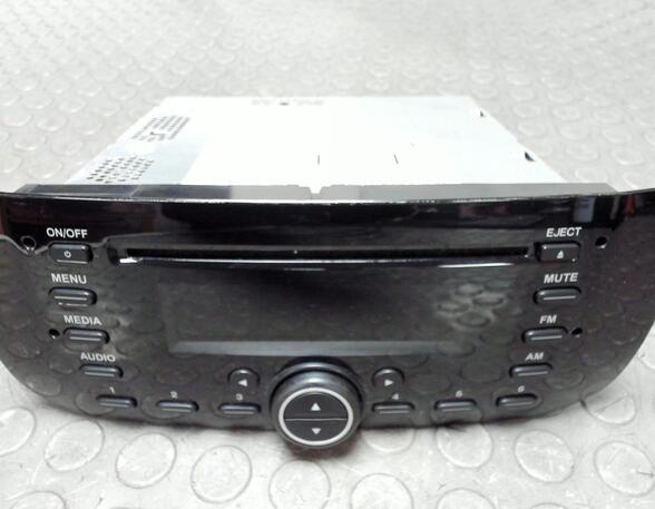 RADIO ( CD PLAYER )  (Armaturenbrett / Mittelkonsole) Fiat Punto Benzin (199) 1242 ccm 50 KW 2010>2011