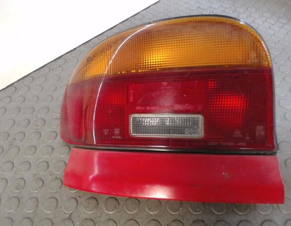 HECKLEUCHTE / RÜCKLICHT LINKS  (Heckleuchte) Mazda 121 Benzin (DB) 1324 ccm 53 KW 1991>1996