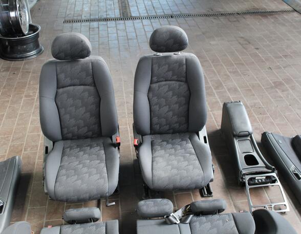 INNENAUSSTATTUNG ( T-MODELL ) (Sitze 1. Reihe) Mercedes-Benz C-Klasse Diesel (203) 2148 ccm 105 KW 2001>2004