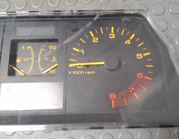 TACHOEINHEIT (Armaturenbrett / Mittelkonsole) Mazda 323 Benzin 1585 ccm 63 KW 1987>1989