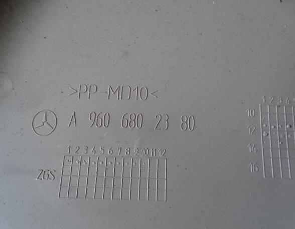 Cowling Mercedes-Benz Actros MP 4 A9606802380 Abdeckung Armaturenbrett beige OBD Stecker