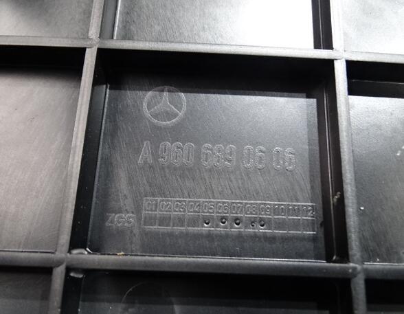 Cowling for Mercedes-Benz Actros MP 4 A9606890606 Cover Abdeckung beige Beifahrerseite oben