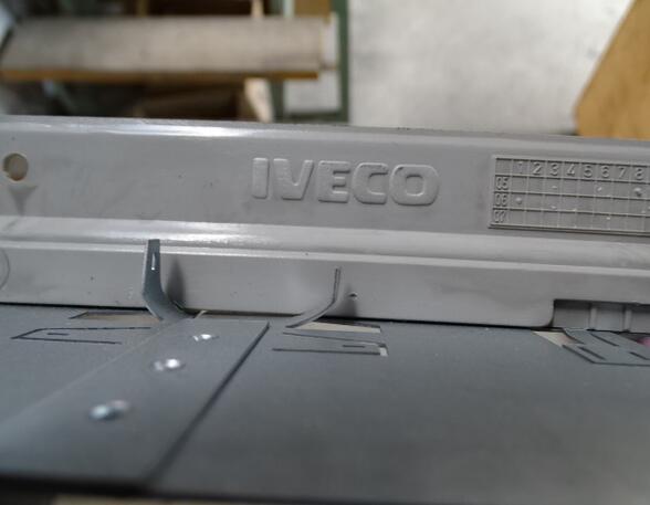 Verkleidung Iveco EuroCargo Blende Radio Fahrtenschreiber OBU Iveco 504009656
