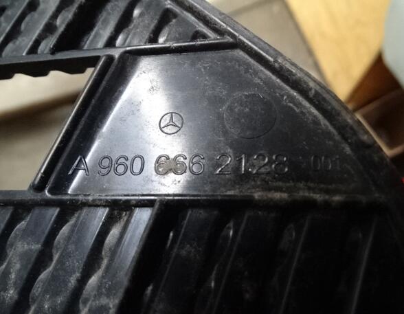 Trittbrett für Mercedes-Benz Actros MP 4 A9606662128 Auflage Stufe lang