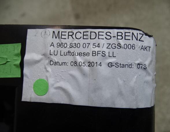 Heizungskanal (Warmluftkanal) Mercedes-Benz Actros MP 4 A9608300754 Duese Lueftungsduese rechts