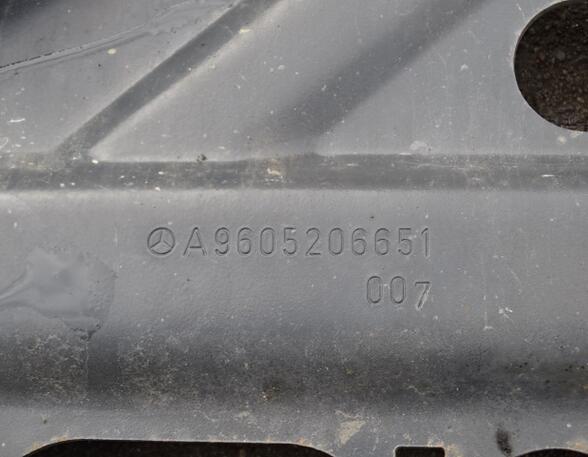Holder mudguard for Mercedes-Benz Actros MP 4 A9605206651 Halter vorne links