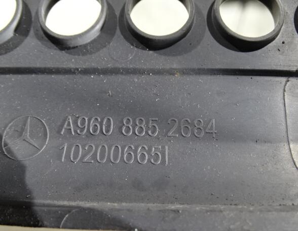Radiator Grille Frame Mercedes-Benz Actros MP 4 A9608852684 Abdeckung rechts