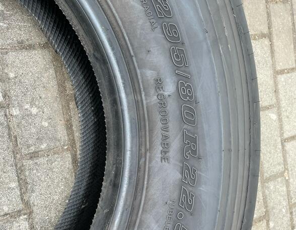 Banden voor DAF 45 Dunlop SP 352 Reifen 295/80R22.5