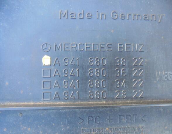 Wing Mercedes-Benz Actros A9418803822 Spritzschutz VA links