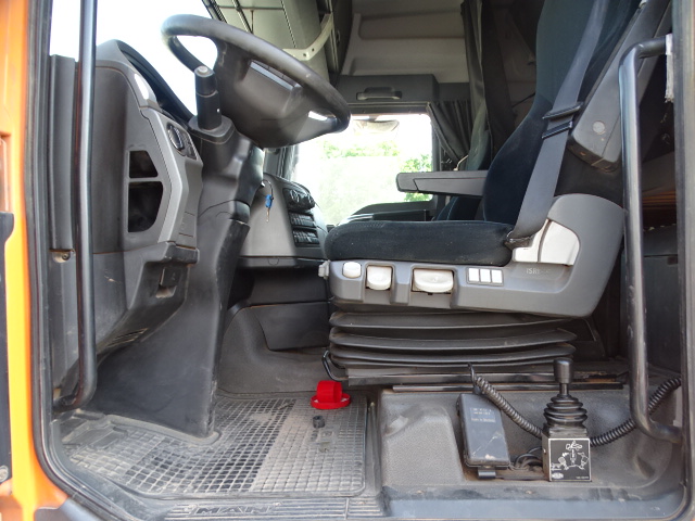 Sitz MAN TGX Fahrersitz mit integriertem Gurt MAN 81623076447 kaufen
